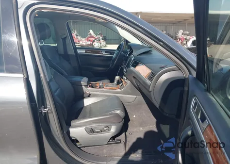 2012 Volkswagen Touareg Vr6 Executive z USA, uszkodzony, nr VIN WVGEF9BP6CD008387